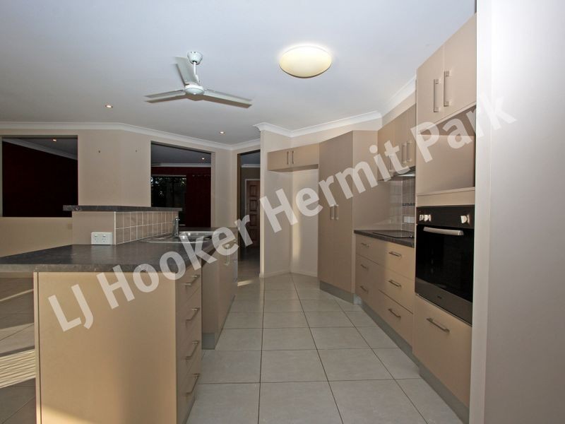 Bushland Beach QLD 4818