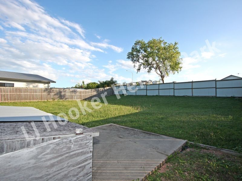 Bushland Beach QLD 4818