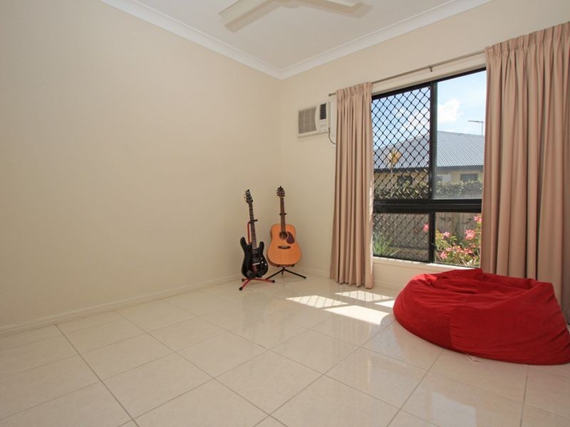 13 Chichester Avenue, Kirwan QLD 4817