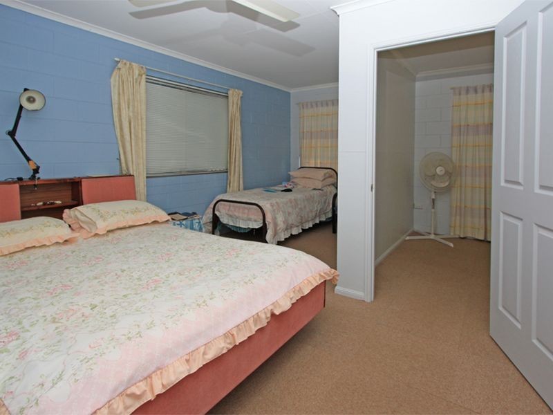 8 Lennig Place, Alligator Creek QLD 4816