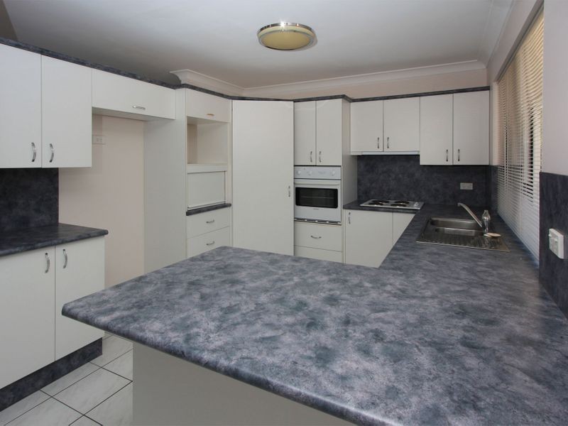 8 Lasindra Court, Bushland Beach QLD 4818