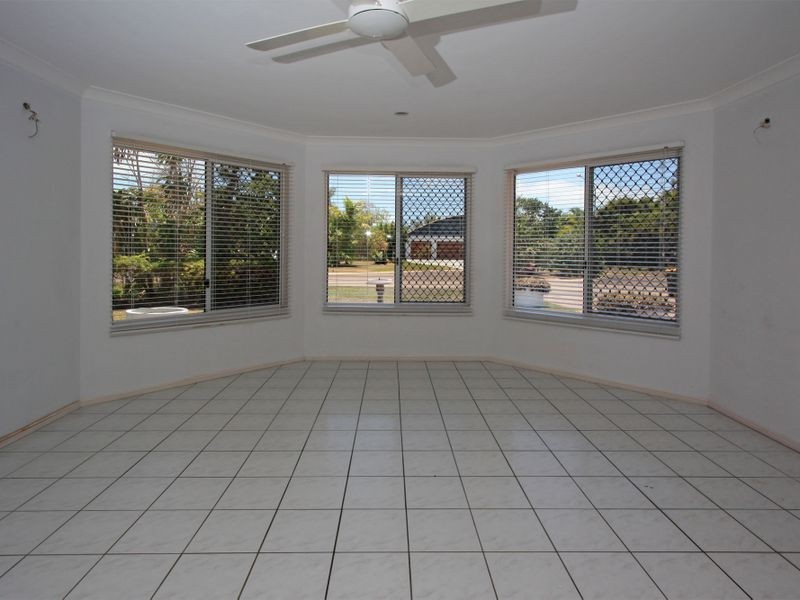 8 Lasindra Court, Bushland Beach QLD 4818