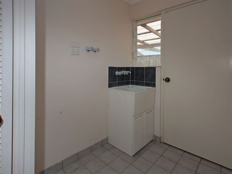 8 Lasindra Court, Bushland Beach QLD 4818