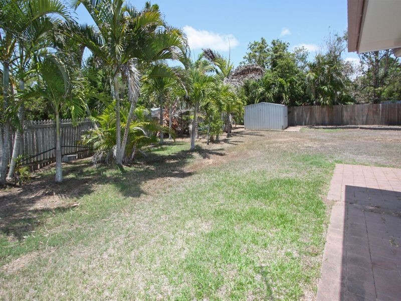 8 Lasindra Court, Bushland Beach QLD 4818