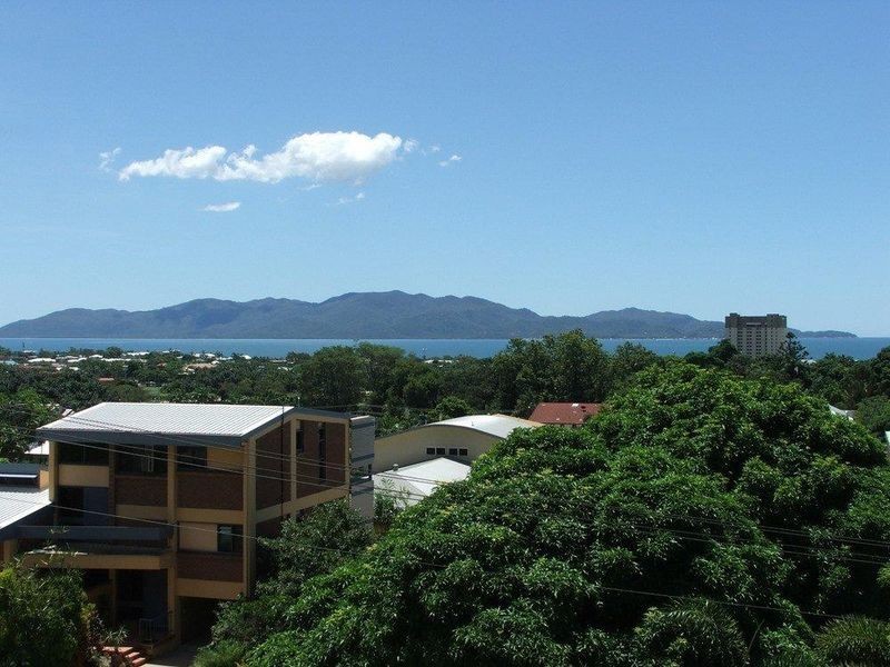 2/320 Stanley Street, North Ward QLD 4810