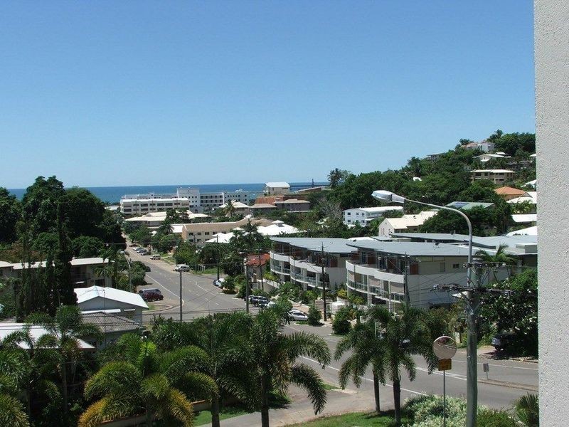 2/320 Stanley Street, North Ward QLD 4810