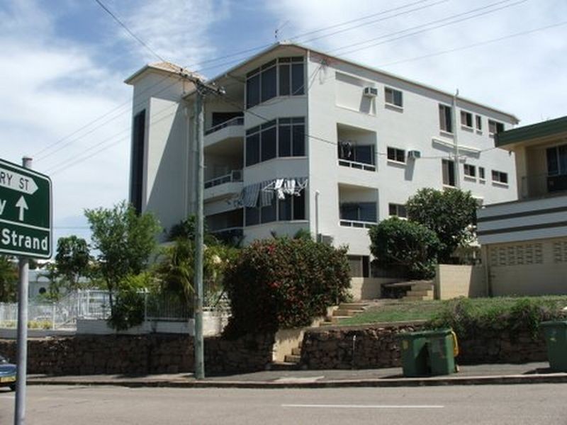 2/320 Stanley Street, North Ward QLD 4810