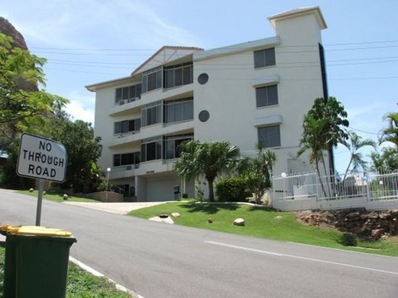 2/320 Stanley Street, North Ward QLD 4810