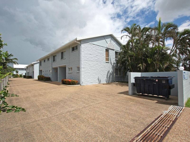 2/10 Sooning Street, Hermit Park QLD 4812