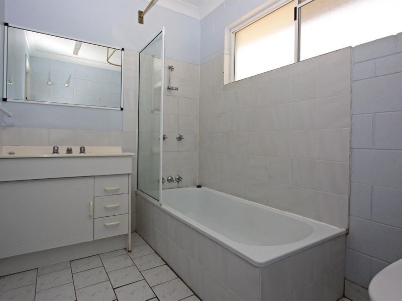 2/10 Sooning Street, Hermit Park QLD 4812