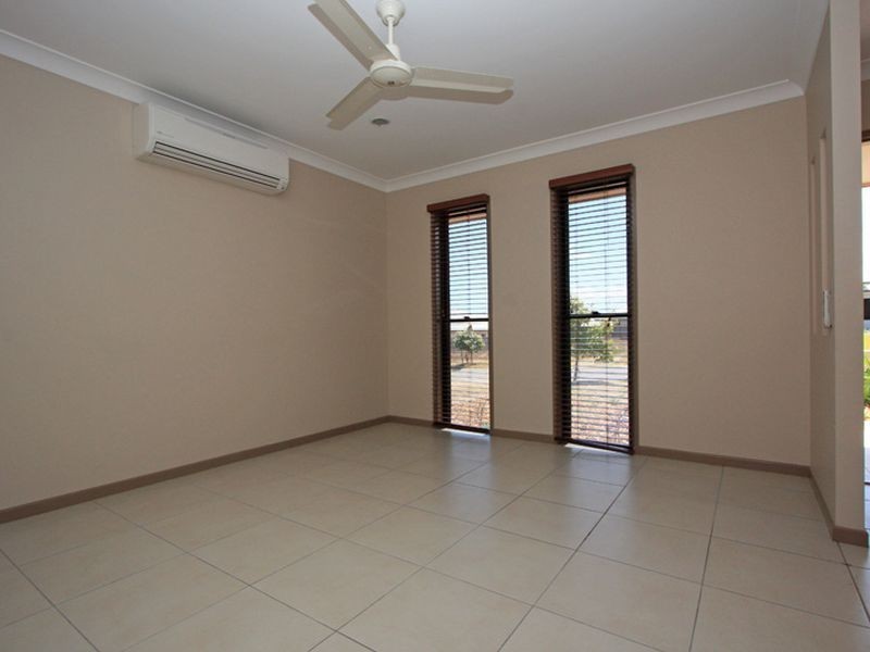 18 Rattray Street, Bushland Beach QLD 4818