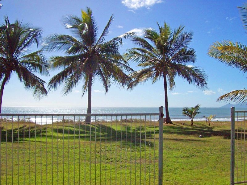 Saunders Beach QLD 4818