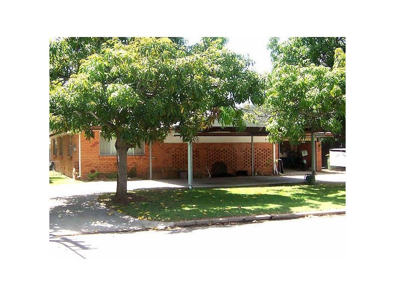 17 Rossiter Street, Cranbrook QLD 4814