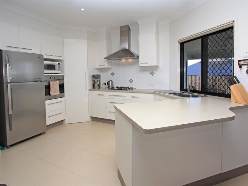 Bushland Beach QLD 4818