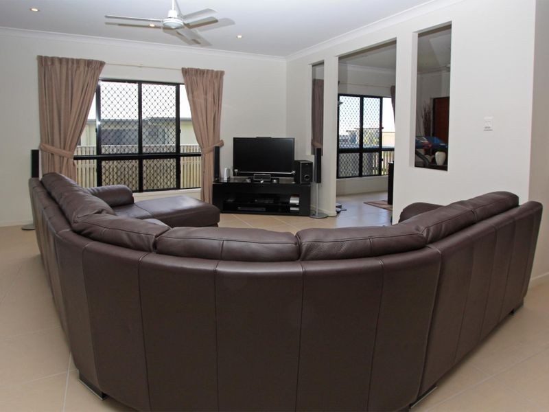 Bushland Beach QLD 4818