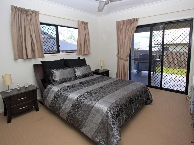 Bushland Beach QLD 4818