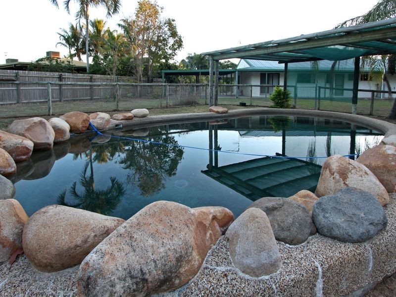 Bushland Beach QLD 4818