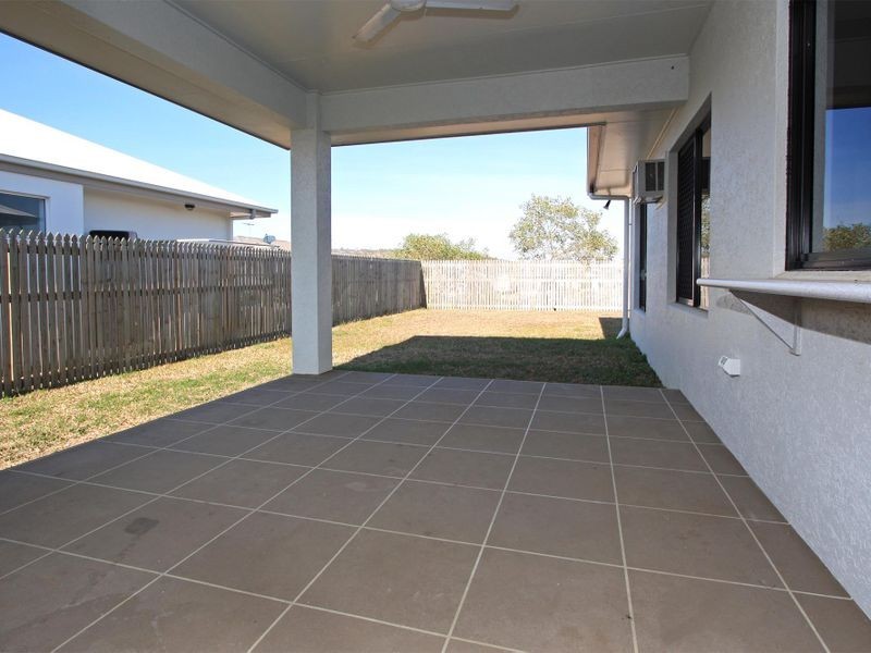 Bushland Beach QLD 4818