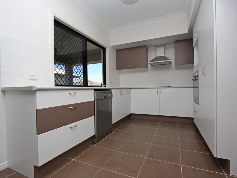 Bushland Beach QLD 4818