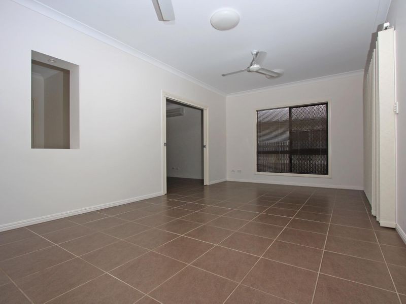 Bushland Beach QLD 4818