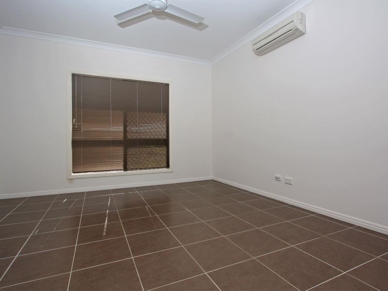 Bushland Beach QLD 4818