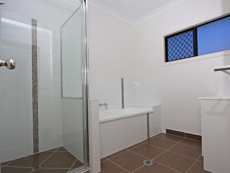 Bushland Beach QLD 4818