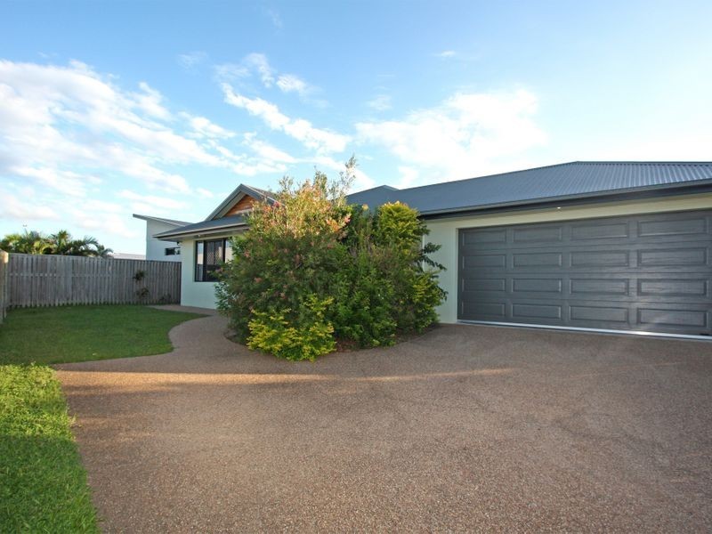 Bushland Beach QLD 4818