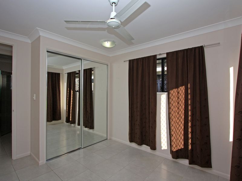 Bushland Beach QLD 4818