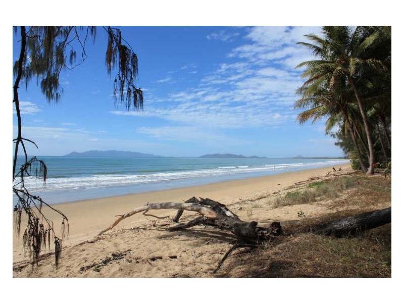 22 Reef Street, Saunders Beach QLD 4818