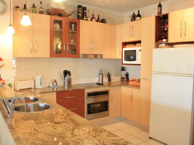 2/19 Willmett Street, Townsville QLD 4810