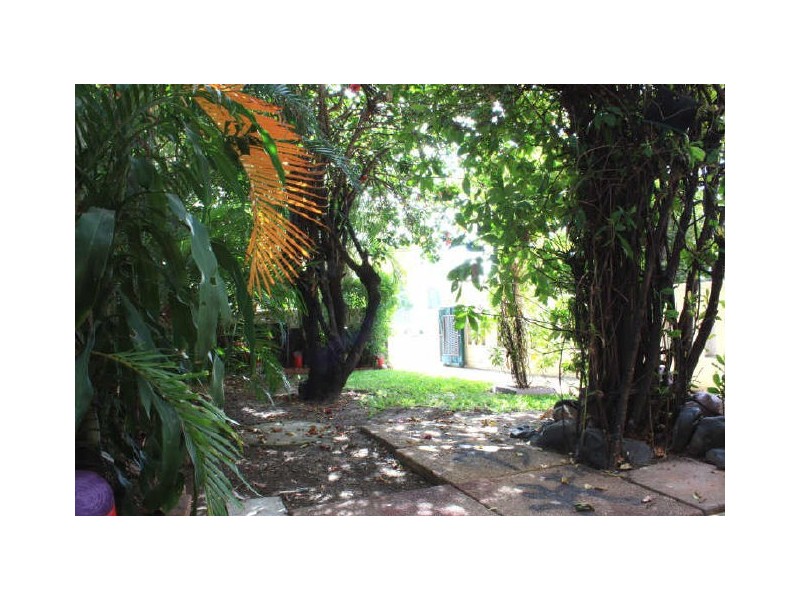 2/95 Hugh Street, West End QLD 4810