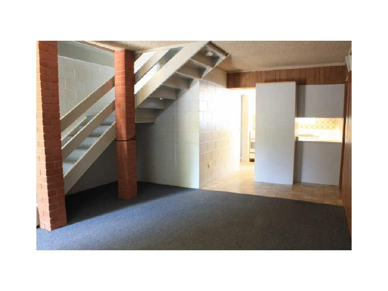 2/95 Hugh Street, West End QLD 4810