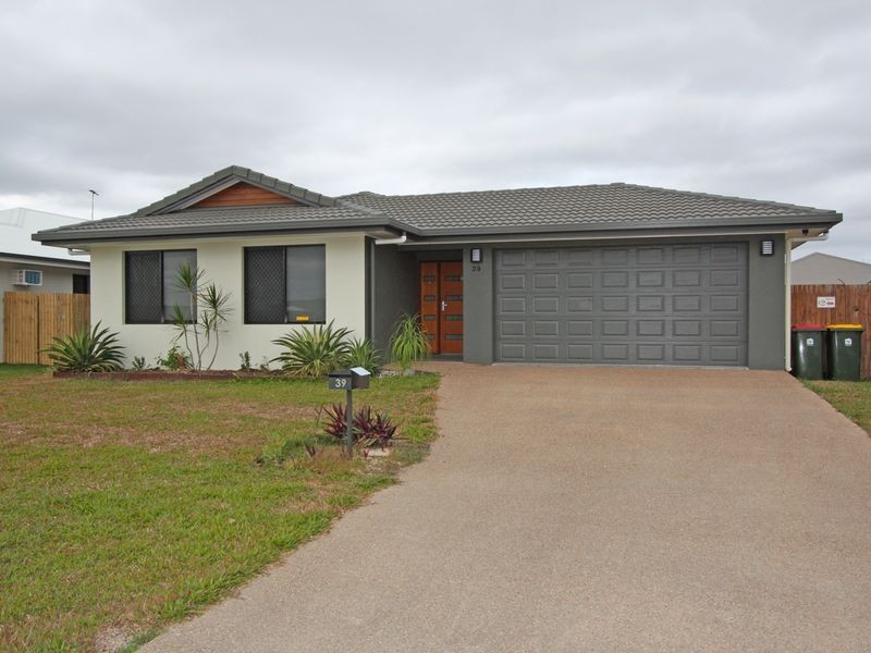 39 Sanderling Circuit, Kelso QLD 4815