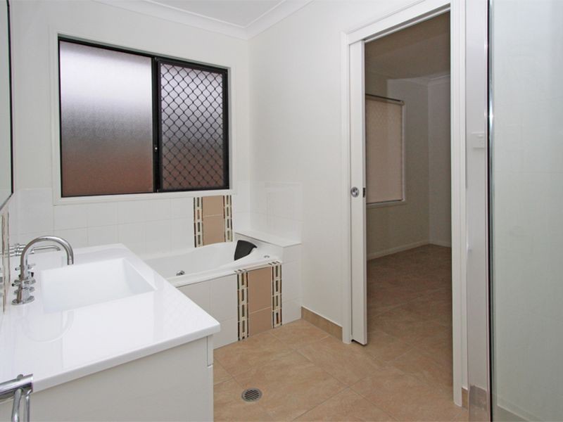 39 Sanderling Circuit, Kelso QLD 4815