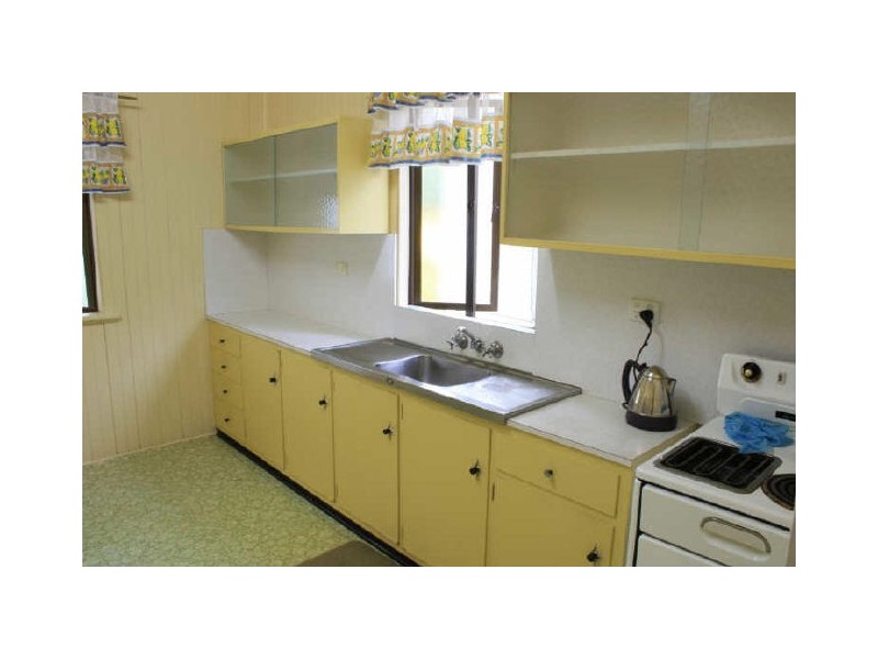 24 Green Street, West End QLD 4810