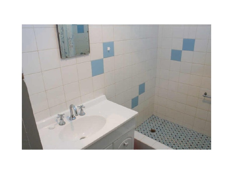 24 Green Street, West End QLD 4810