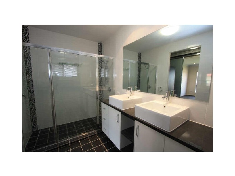 18 Twinview Tce, Idalia QLD 4811