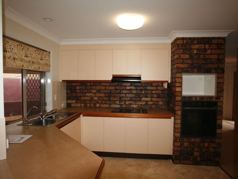 19 Pandanus Court, Kallangur QLD 4503