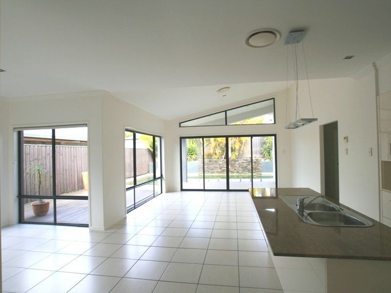 30 Peron Crescent, North Lakes QLD 4509