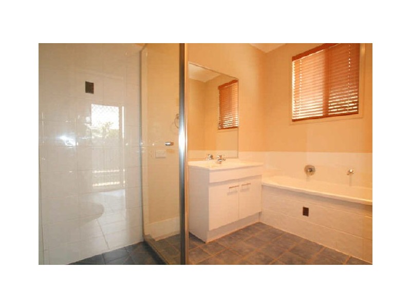 15 Kurrajong Circuit, North Lakes QLD 4509