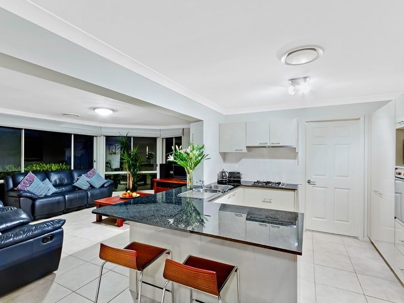 2 Bataan Circuit, Bateau Bay NSW 2261