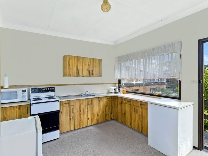 3 Keats Avenue, Bateau Bay NSW 2261