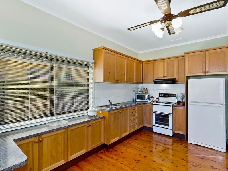 8 Wandella Avenue, Bateau Bay NSW 2261