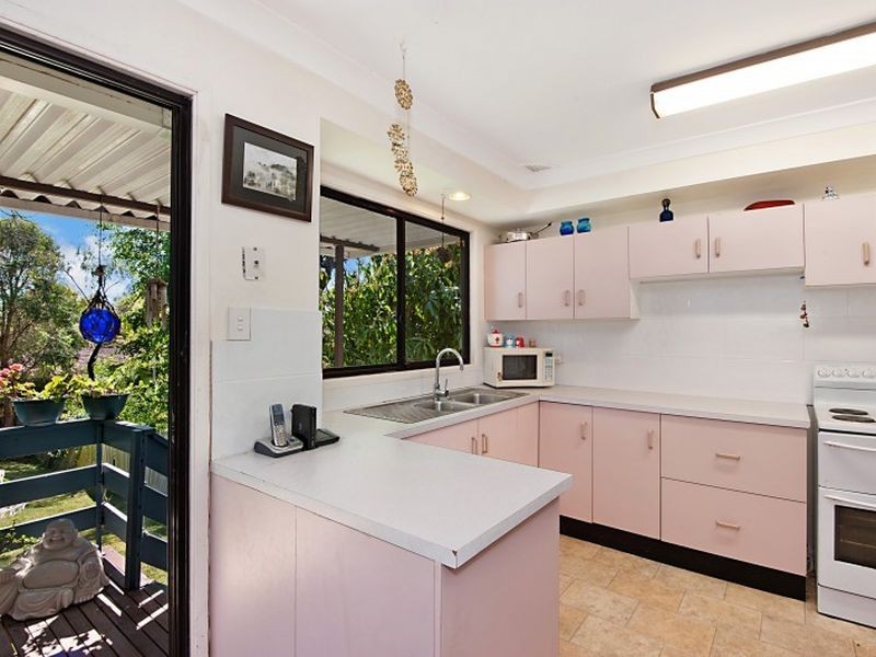 33 Rays Road, Bateau Bay NSW 2261