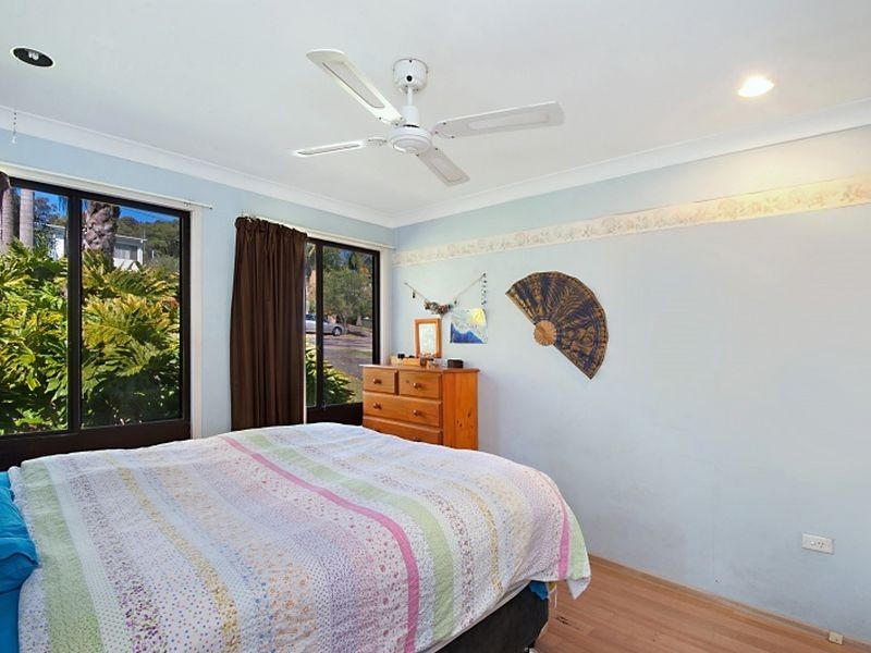 33 Rays Road, Bateau Bay NSW 2261