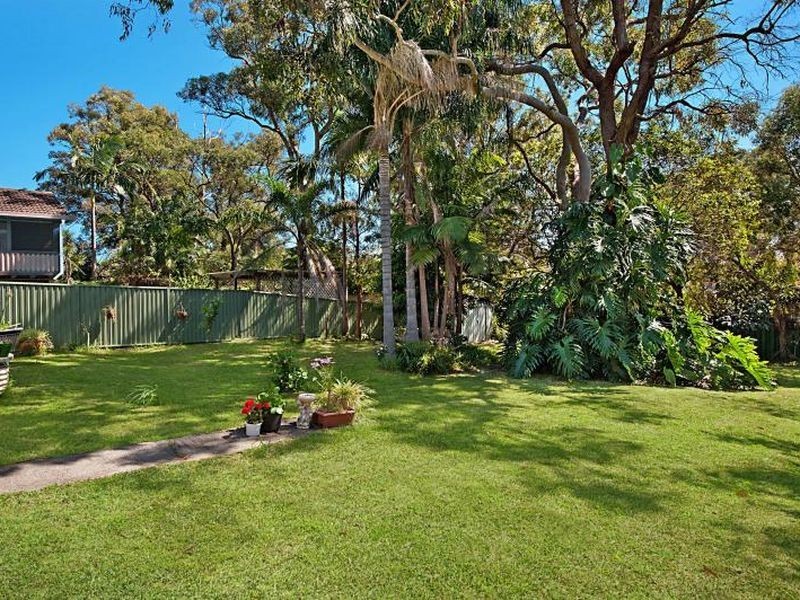 33 Rays Road, Bateau Bay NSW 2261