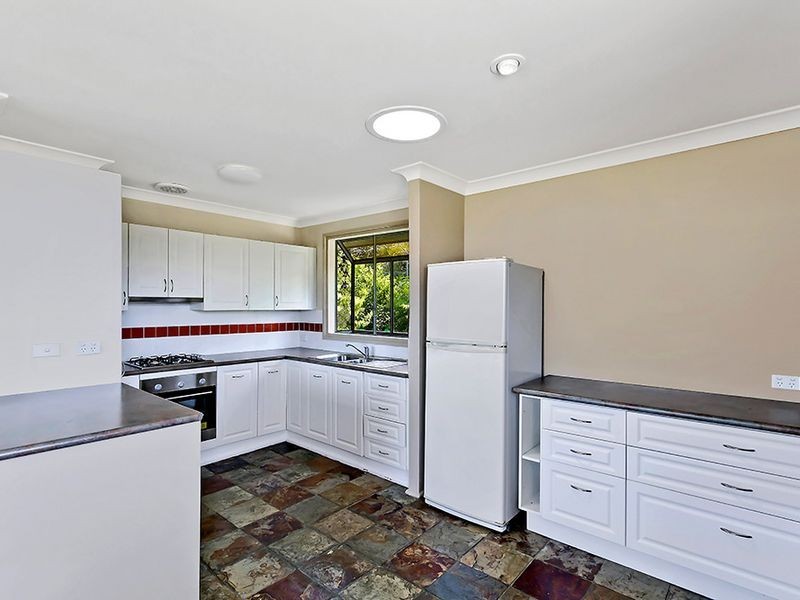 8 Valley View Road, Bateau Bay NSW 2261