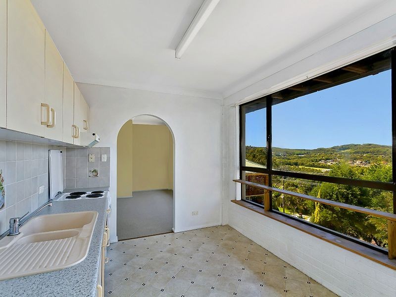 8 Valley View Road, Bateau Bay NSW 2261