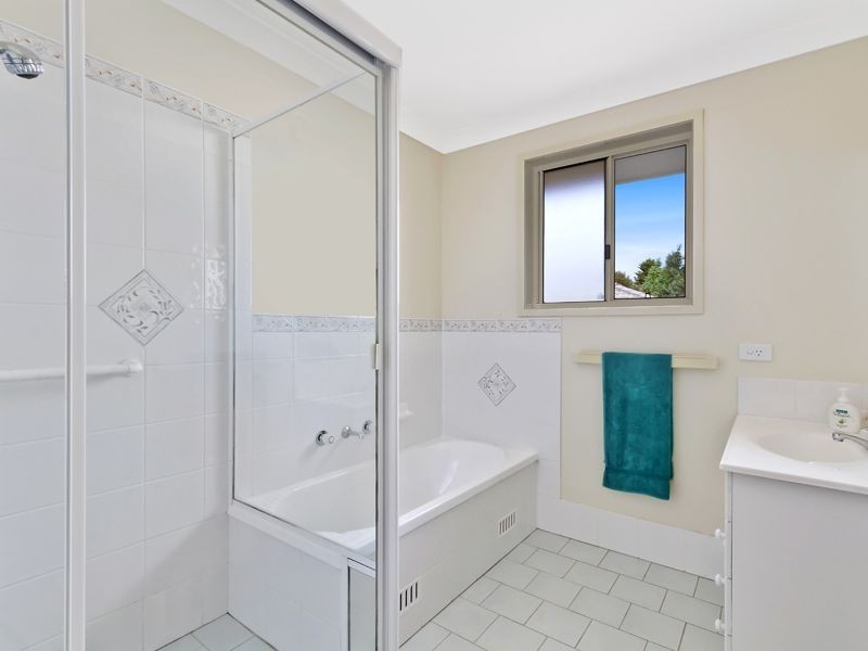 1/3 Mossman Avenue, Bateau Bay NSW 2261