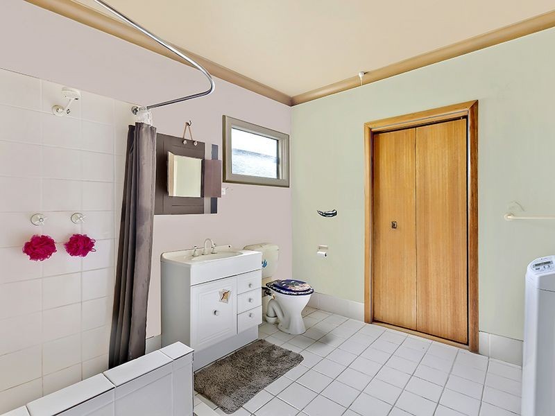 702 The Entrance Road, Bateau Bay NSW 2261